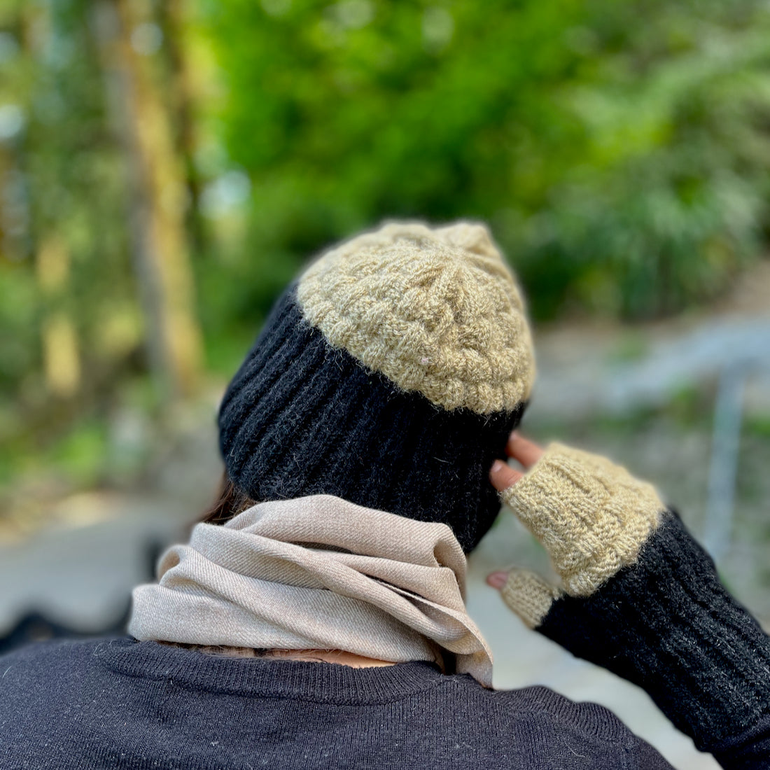 Winter Cap & Gloves (Black-Beige) Winter Cap & Gloves (Black-Beige)