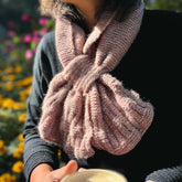 Hand-knitted Muffler (Peach)