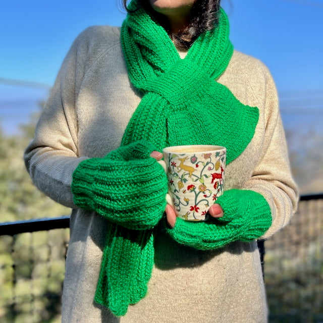 Hand-knitted Woollens (Hornet-Green) Hand-knitted Woollens (Hornet-Green)