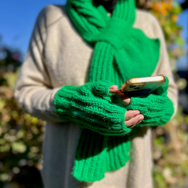 Hand-knitted Woollens (Hornet-Green) Hand-knitted Woollens (Hornet-Green)