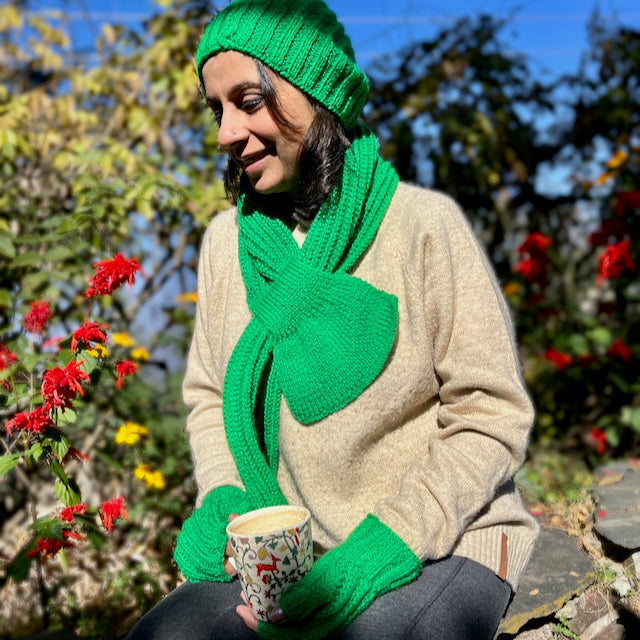 Hand-knitted Woollens (Hornet-Green) Hand-knitted Woollens (Hornet-Green)